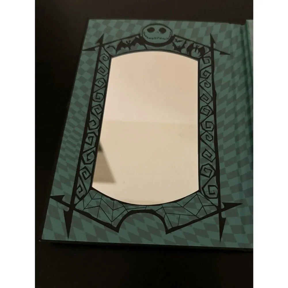 Taste Beauty x Disney Tim Burton’s The Nightmare Before Christmas Eyeshadow Pale - Picture 4 of 5